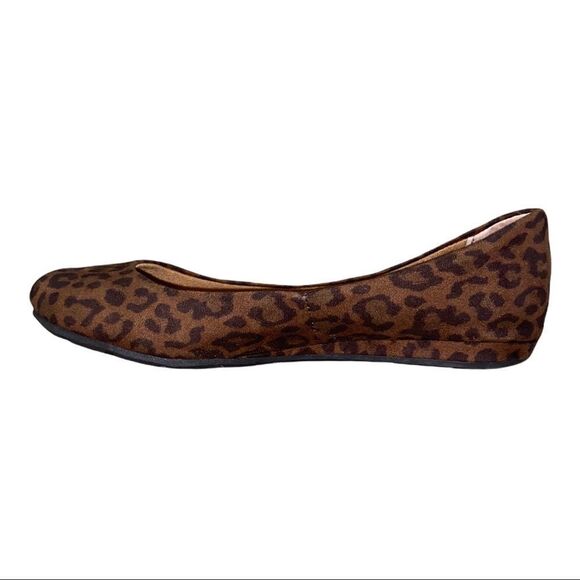 American Rag Brown Leopard Ellie Microsuede Flats Size 5.5M New - Picture 2 of 7